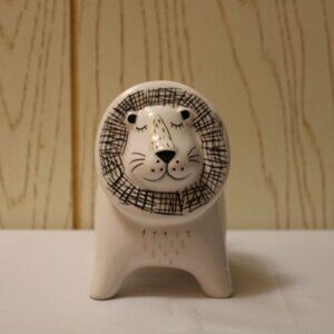 Lion Holder - Black & White - Make-Up Brushes/Trinkets/Small Plants